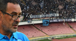 Sarri commenta lo striscione dei tifosi 'Uno di noi': "Voglio dire una cosa a tutti..."