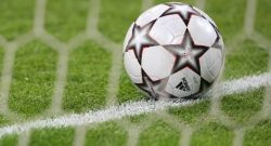 Dona un rene alla moglie e lascia il calcio: “Soffriva, il suo sorriso vale tutto”