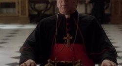 VIDEO - Il cardinal Voiello e le cover del Napoli, quel geniaccio di Paolo Sorrentino colpisce ancora!