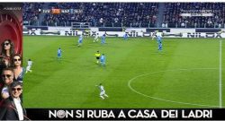 FOTO - "Non si ruba a casa dei ladri" nel corso di Juve-Napoli, il film di Salemme scatena l'ironia del web
