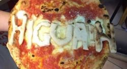 La nuova 'malafemmena' di Napoli, spunta una pizza con divieto di accesso