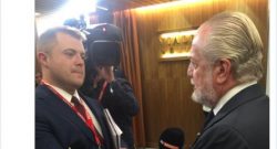 FOTO - Un De Laurentiis soddisfatto pubblica una foto della giornata londinese su Twitter