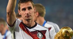 Tuttosport - Klose, c'è un inconveniente che non convince Sarri, su Drogba invece...