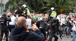 VIDEO - Legia, i tifosi devastano Madrid: violentissimi scontri con la Polizia, 8 feriti e 12 arresti