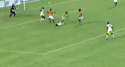 VIDEO - Doumbia si accascia al suolo, Aurier gli salva la vita: freddezza incredibile!