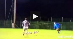 VIDEO - Maradona incanta ancora: pregevole calcio di punizione, palla all'incrocio!