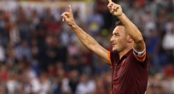 Roma, imbrattato il murales di Totti. Spunta una scritta vergognosa [FOTO]