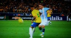 Il Brasile asfalta l'Argentina (3-0), guardate che numero fa Neymar su Biglia! [VIDEO]