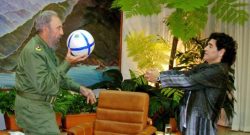 FOTOGALLERY - Diego piange per la scomparsa di Fidel: ecco i ricordi più belli della loro grande amicizia