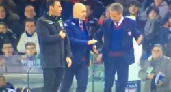 VIDEO - Mihajlovic al quarto uomo: "Giù le mani". E gli dà uno schiaffetto...
