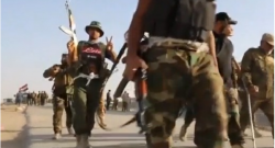 FOTO - L'esercito iracheno arriva a Mosul, un soldato si fa riprendere con la maglia del Napoli