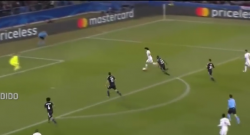 VIDEO - Cavani prova un colpo alla Totti: il risultato però non è dei migliori