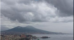 FOTO - La moglie di Giaccherini stregata da Napoli: "Sei bella anche con la pioggia"