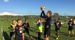 FOTO - Allenamento a Castel Volturno: Strinic da buon croato si improvvisa cestista