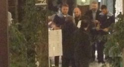 FOTO ESCLUSIVA - "Vieni a Napoli!", i tifosi acclamano Ciro Immobile. Lazio all'Hotel Paradiso