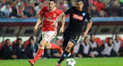 Tuttosport si inchina al Napoli: "Notte magica a Lisbona. Entra negli ottavi da big!"