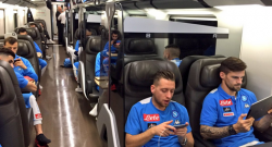 FOTO - Il Napoli è in viaggio verso Firenze, azzurri concentratissimi per il match contro la viola