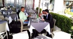 FOTO - Leandrinho a pranzo sul lungomare di Napoli, colpo "brasiliano" di De Laurentiis