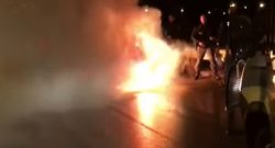 In fiamme il pullman della Reggina, terrore per i giocatori a bordo [VIDEO]