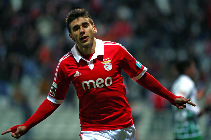 Benfica´s Eduardo Salvio celebrates a goal against Moreirense during the League soccer match held at Comendador Joaquim Almeida Freitas stadium, at Moreira de Cónegos, Portugal, 21 January 2013. ESTELA SILVA/LUSA
