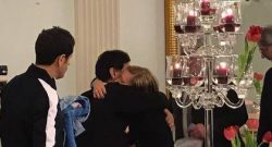 Momento meraviglioso, Diego abbraccia la madre di Ciro Esposito [FOTO]