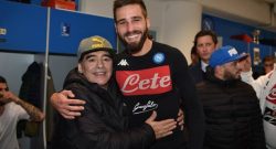 Maradona ha "caricato" Pavoletti, che ha voluto fermare il momento con uno scatto