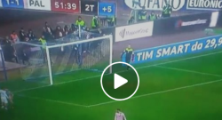 Posavec perde tempo, Insigne lo invita a rialzarsi: scintille tra i due a fine gara [VIDEO]