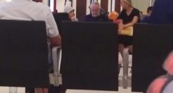 Vacanze terminate per De Laurentiis, eccolo mentre aspetta il volo di ritorno [FOTO]