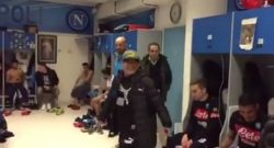 Maradona nello spogliatoio del Napoli, un azzurro non si lascia scappare l'occasione [VIDEO]