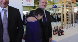 Le immagini che hanno emozionato il web, splendido gesto del presidente del Bologna [VIDEO]