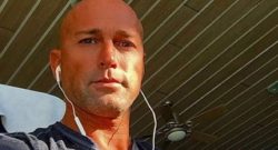 Isola dei Famosi, paura per Bettarini: ricovero in ospedale dopo un attacco di mosquitos