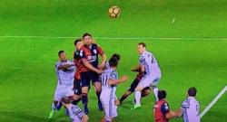Juventus, altro aiutino: nel primo tempo negato rigore evidente al Cagliari [FOTO]