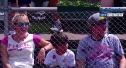 Coppa Davis, tifoso d'eccezione: in tribuna c'è Diego con la sua solita grinta [VIDEO]