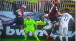 Juventus "graziata" a Cagliari, negato un calcio di rigore: episodio dubbio [VIDEO]