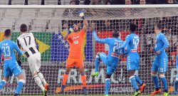 Al di là degli errori, c'è stata un'assurdità tattica: la premiata ditta Koulibaly-Reina s'è fatta fregare