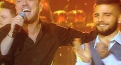 D'Alessio trascina Insigne sul palco: "Lorè, dimmi la verità...". Insigne lo accontenta