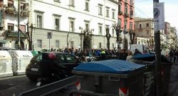 Selfie e stanze insonorizzate a Palazzo Caracciolo, contro i "disturbatori" notturni