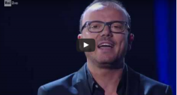 "Ho la fortuna di essere napoletano", monologo da brividi di D'Alessio alla prima di Made in Sud [VIDEO]