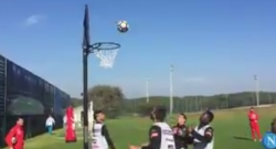 Spettacolare sfida di basket a Castel Volturno, Callejon scatenato [VIDEO]