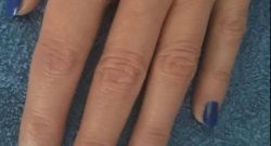 Vienna, Nail Art di una tifosa austriaca in omaggio al Napoli [FOTO]