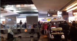 Delirio alla stazione centrale, i calciatori del Napoli sono stati accolti così...[VIDEO]