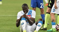 Ululati razzisti all'Olimpico, Koulibaly si lascia andare: gesto di stizza