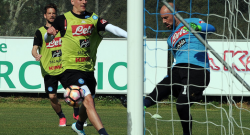 Ultime da Castel Volturno: ancora differenziato per Hamsik, la squadra lavora sui calci piazzati