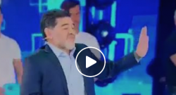 Maradona che show ad Amici! Diego sfida De Martino ai calci di rigore [VIDEO]