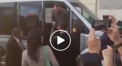 Gli azzurri arrivano in gruppo a Villa D'Angelo, ecco Hamsik e Pavoletti. Assente Jorginho[VIDEO]