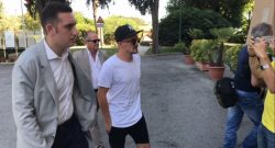 "Sei scarso". Un tifoso della Roma provoca Mario Rui prima delle visite mediche [VIDEO]