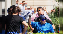 Diego Maradona è arrivato a Napoli, domani riceverà cittadinanza onoraria da de Magistris