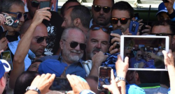 De Laurentiis a Dimaro: in tribuna foto, autografi e l'entusiasmo dei sostenitori azzurri [FOTO]