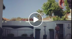 Canestro con la pallina dalla piscina, quello che fa Hamsik con i piedi è incredibile! [VIDEO]