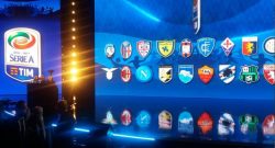 RILEGGI LIVE - Su il sipario sulla Serie A 2017/2018: Napoli, esordio con l'Hellas Verona. A seguire l'Atalanta al San Paolo. Derby alla quarta e Juve alle 15esima